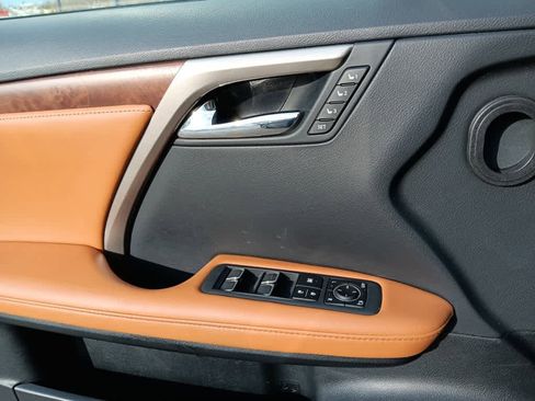 Used 2022 Lexus RX 350L Premium w/ Premium Package image 33