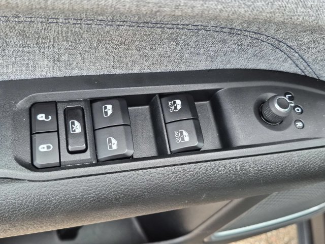 Used 2024 Jeep Compass Latitude AWD/4WD image 15