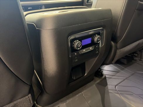 New 2026 Chevrolet Suburban High Country image 15