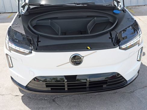 Used 2025 Volvo EX90 Ultra image 8