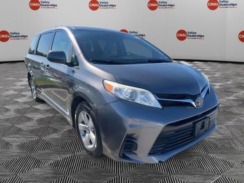 Used 2020 Toyota Sienna LE image 5