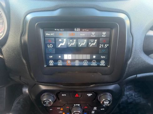 Used 2019 Jeep Renegade Trailhawk w/ LED Lighting Group AWD/4WD image 25