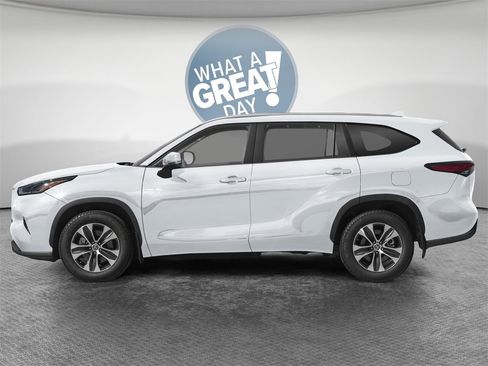 New 2026 Toyota Highlander Platinum image 5