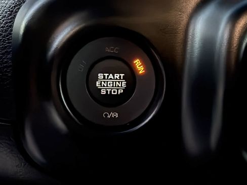 Used 2021 Jeep Gladiator Sport image 17