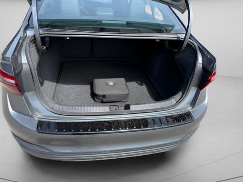 Used 2024 Volkswagen Jetta SE FWD image 12