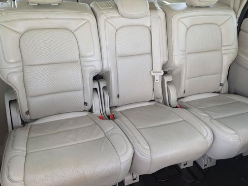 Used 2018 Lincoln Navigator L Select w/ Technology Package RWD image 21