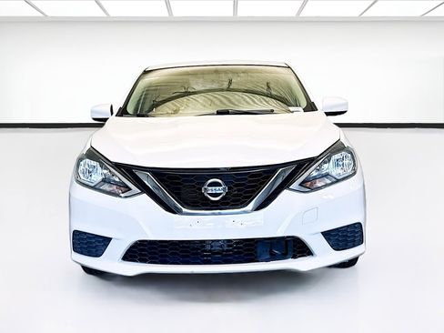 Used 2018 Nissan Sentra SV image 2