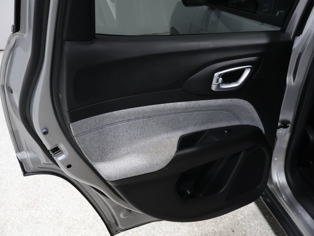 Certified 2022 Jeep Compass Latitude AWD/4WD image 18