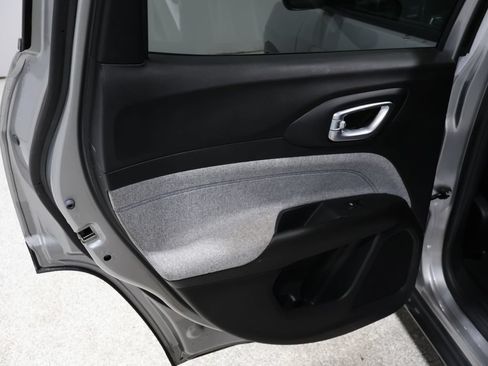 Certified 2022 Jeep Compass Latitude AWD/4WD image 18