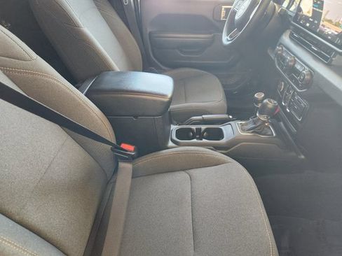 Used 2024 Jeep Gladiator Sport AWD/4WD image 19