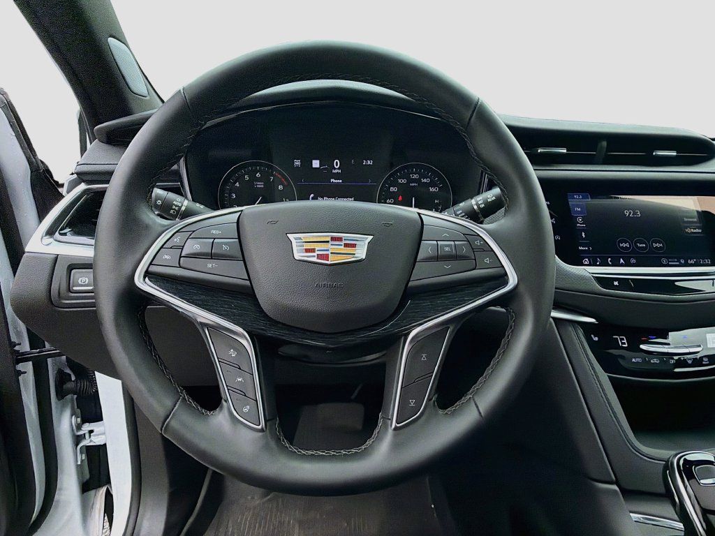 Used 2025 Cadillac XT5 Premium Luxury w/ Technology Package AWD/4WD image 11