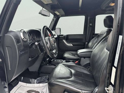 Used 2015 Jeep Wrangler Unlimited Rubicon w/ Dual Top Group AWD/4WD image 9