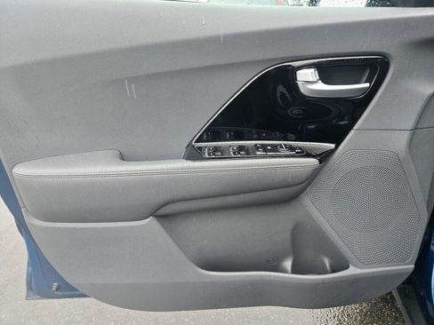 Used 2020 Kia Niro LXS image 19