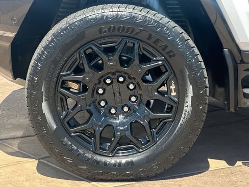 Used 2025 GMC Hummer EV 2X AWD/4WD image 34