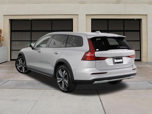 Certified 2025 Volvo V60 B5 Cross Country Plus AWD/4WD image 2