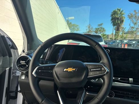 Used 2025 Chevrolet Equinox LT image 34