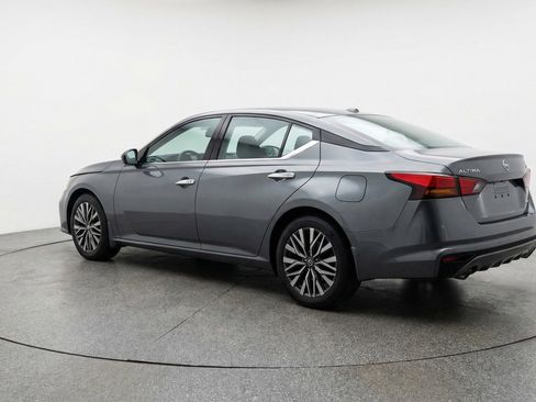 Used 2025 Nissan Altima 2.5 SV image 6