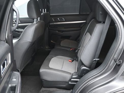 Certified 2018 Ford Explorer XLT image 19