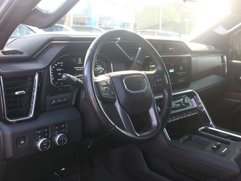 Used 2024 GMC Sierra 3500 Denali Ultimate AWD/4WD image 17