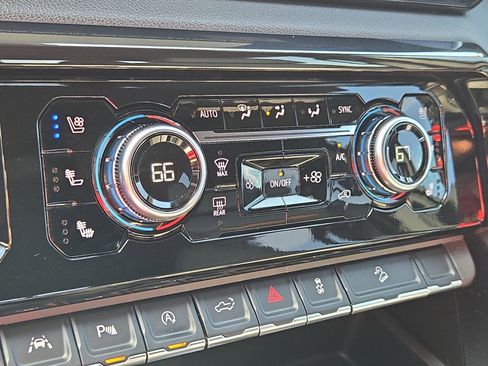 Used 2024 GMC Sierra 1500 AT4 w/ Technology Package image 25