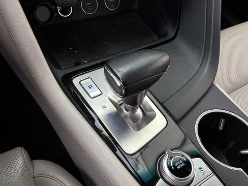 Used 2022 Genesis G70 2.0T RWD image 22