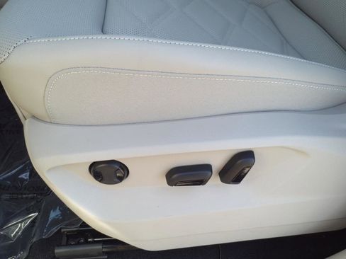 New 2026 Volkswagen Atlas SE image 7