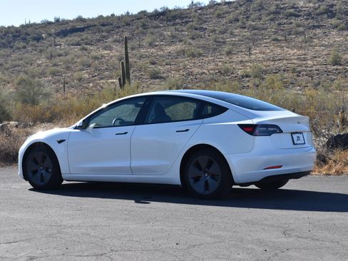 Used 2023 Tesla Model 3 Standard Range image 5