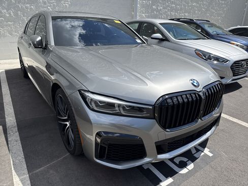 Used 2021 BMW 750i xDrive w/ Executive Package AWD/4WD image 2