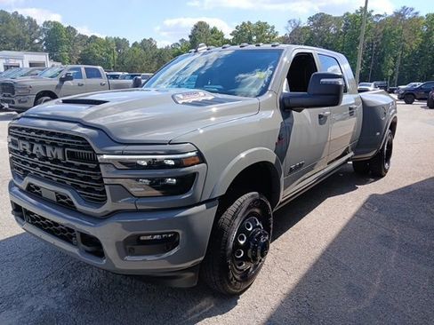 New 2026 RAM 3500 Limited AWD/4WD image 15