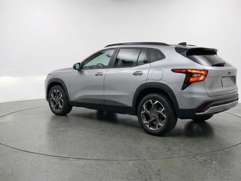 Used 2025 Chevrolet Trax LT image 6