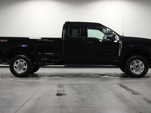Used 2025 Ford F250 XLT image 3