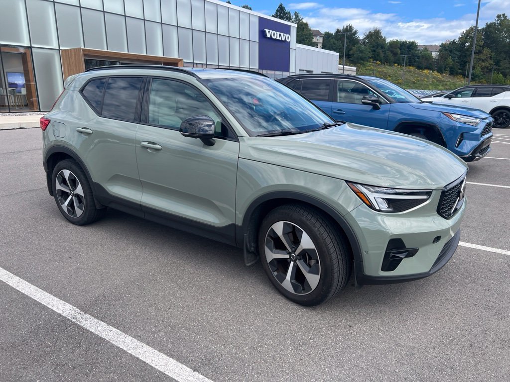 Used 2023 Volvo XC40 B5 Plus w/ Driver Assist Package AWD/4WD image 8