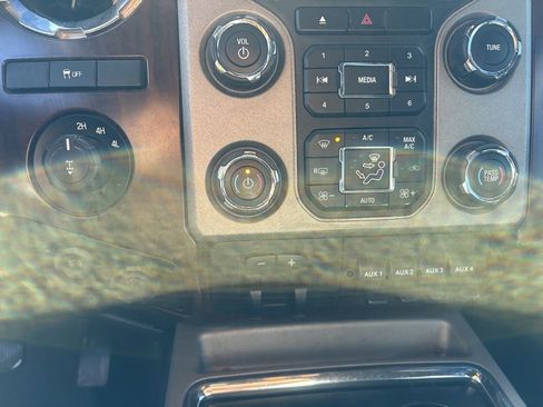 Used 2015 Ford F250 Lariat w/ Chrome Package image 27