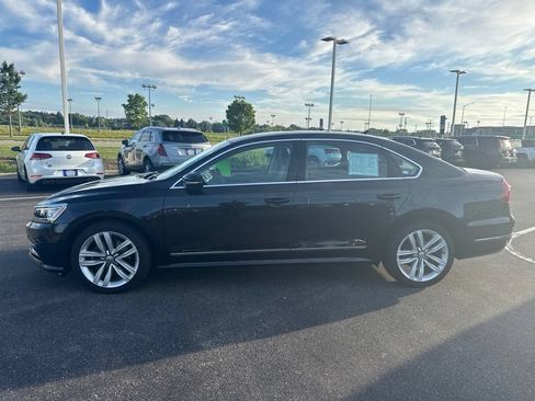 Used 2017 Volkswagen Passat 1.8T SE FWD image 4