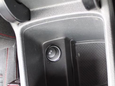 Used 2016 Volkswagen Golf S image 26