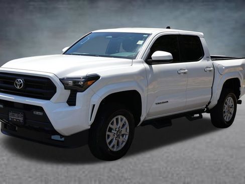 Used 2024 Toyota Tacoma SR5 AWD/4WD image 25