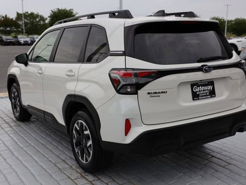 Used 2025 Subaru Forester Premium w/ Convenience Package #1 AWD/4WD image 3