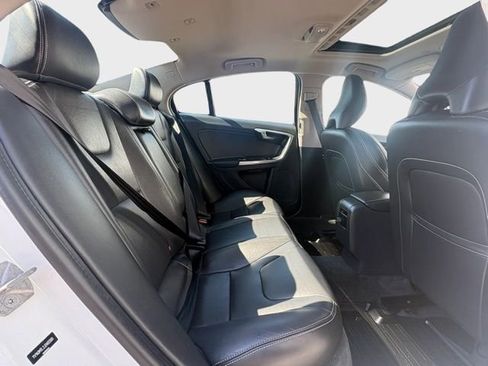 Used 2018 Volvo S60 T5 Dynamic image 19