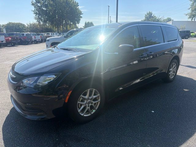 Used 2024 Chrysler Voyager LX FWD image 8