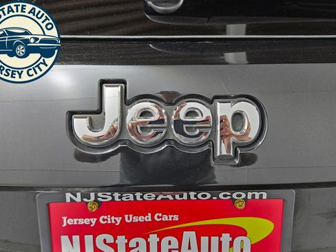 Used 2017 Jeep Grand Cherokee Overland AWD/4WD image 36