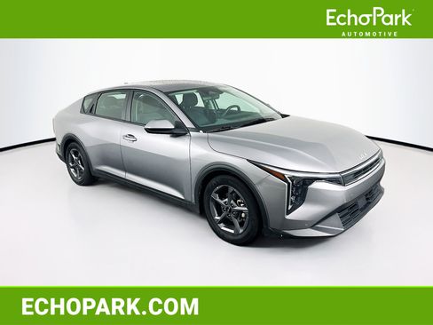 Used 2025 Kia K4 LXS image 1
