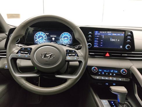 Used 2021 Hyundai Elantra SEL w/ Convenience Package FWD image 22