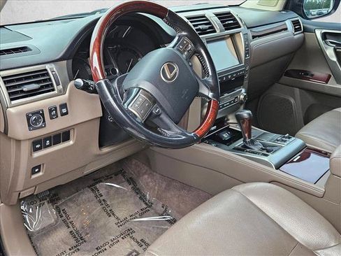 Used 2016 Lexus GX 460 w/ Premium Package AWD/4WD image 10
