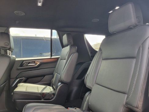 Used 2025 GMC Yukon Denali AWD/4WD image 22