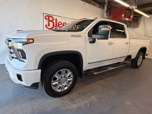 Used 2024 Chevrolet Silverado 3500 High Country w/ Technology Package AWD/4WD image 2