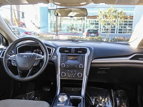 Used 2018 Ford Fusion S image 18