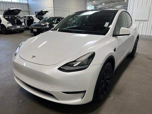 Used 2022 Tesla Model Y Long Range AWD/4WD image 7