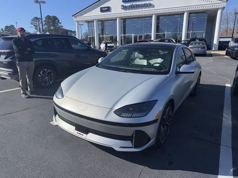 Used 2025 Hyundai Ioniq 6 Limited image 3