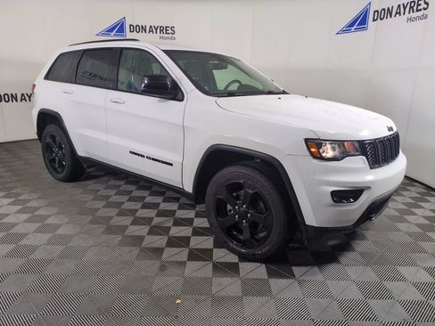 Used 2018 Jeep Grand Cherokee Laredo AWD/4WD image 7