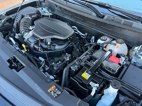 Used 2025 Cadillac XT6 Premium Luxury image 30